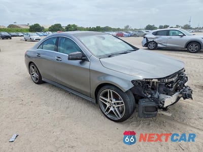 Czwarte zdjęcie samochodu z boku: 2014 MERCEDES-BENZ CLA 45 AMG VIN:WDDSJ5CB1EN086676 - miniatura