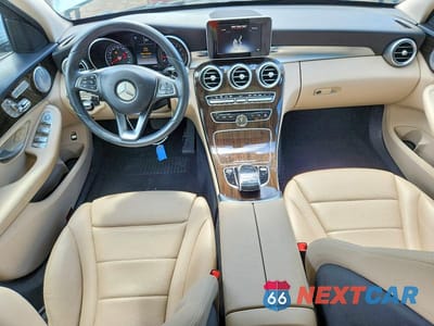 Zdjęcie 8 z 12 samochodu: 2015 MERCEDES-BENZ C 300 4MATIC VIN:55SWF4KB9FU063329 - miniatura