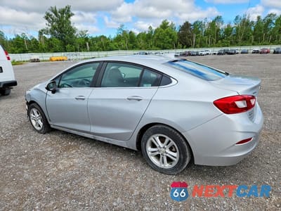 Drugie zdjęcie samochodu z przodu: 2017 CHEVROLET CRUZE LT VIN:1G1BE5SM9H7235340 - miniatura