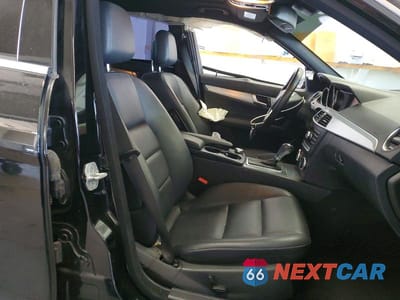 Zdjęcie 7 z 13 samochodu: 2013 MERCEDES-BENZ C 250 VIN:WDDGF4HB9DA774683 - miniatura