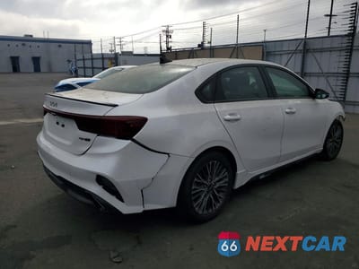 Trzecie zdjęcie samochodu z tyłu: 2023 KIA FORTE GT LINE VIN:3KPF54AD4PE593013 - miniatura