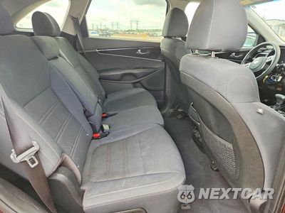 Zdjęcie 10 z 12 samochodu: 2019 KIA SORENTO LX V6 VIN:5XYPG4A50KG464298 - miniatura