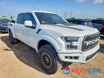 Czwarte zdjęcie samochodu z boku: 2019 FORD F150 RAPTOR VIN:1FTFW1RGXKFA76159 - miniatura
