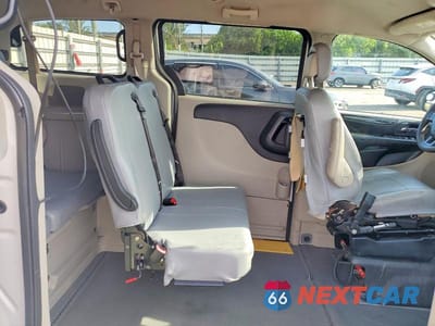 Zdjęcie 11 z 13 samochodu: 2017 DODGE GRAND CARAVAN SE VIN:2C4RDGBG7HR776500 - miniatura