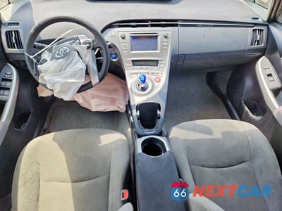 Zdjęcie 8 z 12 samochodu: 2015 TOYOTA PRIUS TWO VIN:JTDKN3DU9F1992750 - miniatura