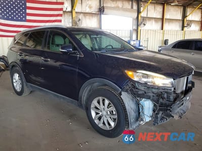 Czwarte zdjęcie samochodu z boku: 2018 KIA SORENTO VIN:5XYPG4A39JG427652 - miniatura