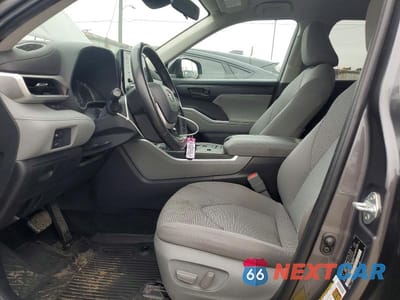 Zdjęcie 7 z 13 samochodu: 2022 TOYOTA HIGHLANDER LE VIN:5TDZZRAH6NS554511 - miniatura