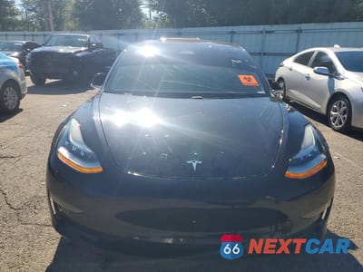 Piąte zdjęcie samochodu w środku: 2019 TESLA MODEL 3 VIN:5YJ3E1EA2KF297623 - miniatura