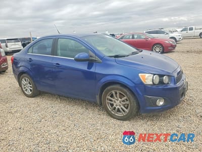 Czwarte zdjęcie samochodu z boku: 2013 CHEVROLET SONIC VIN:1G1JC5SH9D4128661 - miniatura