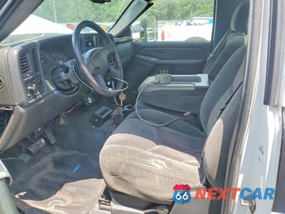 Zdjęcie 7 z 12 samochodu: 2004 CHEVROLET SILVERADO C3500 VIN:1GBJC34264E384145 - miniatura