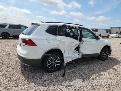 Trzecie zdjęcie samochodu z tyłu: 2021 VOLKSWAGEN TIGUAN SE VIN:3VV2B7AX7MM078478 - miniatura