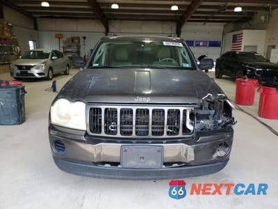 Piąte zdjęcie samochodu w środku: 2005 JEEP GRAND CHEROKEE LAREDO VIN:1J4GR48K95C538035 - miniatura