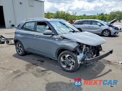 Czwarte zdjęcie samochodu z boku: 2022 HYUNDAI VENUE SEL VIN:KMHRC8A30NU166911 - miniatura