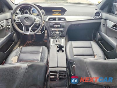 Zdjęcie 8 z 12 samochodu: 2012 MERCEDES-BENZ C 250 VIN:WDDGF4HB9CA679930 - miniatura