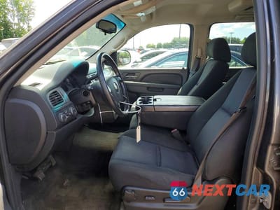 Zdjęcie 7 z 13 samochodu: 2010 CHEVROLET SUBURBAN K1500 LS VIN:1GNUKHE36AR271985 - miniatura