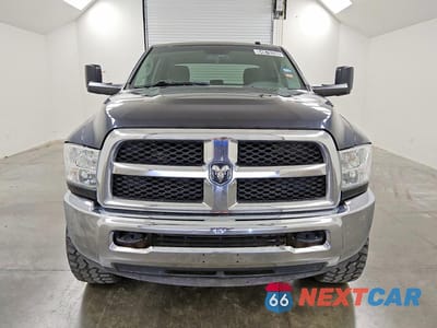Piąte zdjęcie samochodu w środku: 2017 RAM 2500 ST VIN:3C6UR5CJ8HG561473 - miniatura