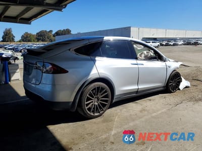 Trzecie zdjęcie samochodu z tyłu: 2016 TESLA MODEL X VIN:5YJXCBE20GF021180 - miniatura
