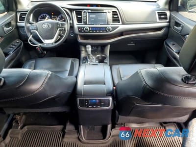 Zdjęcie 8 z 13 samochodu: 2017 TOYOTA HIGHLANDER XLE VIN:5TDJZRFH4HS436189 - miniatura