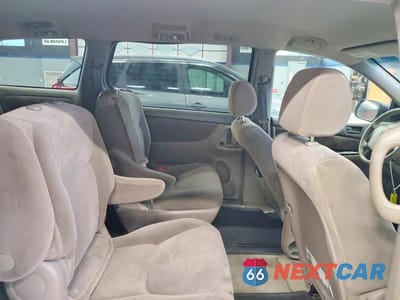 Zdjęcie 11 z 13 samochodu: 2007 TOYOTA SIENNA LE VIN:5TDBK23C47S003012 - miniatura