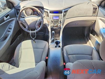 Zdjęcie 8 z 12 samochodu: 2012 HYUNDAI SONATA GLS VIN:5NPEB4AC8CH312204 - miniatura
