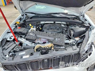 Zdjęcie 12 z 14 samochodu: 2025 JEEP GRAND CHEROKEE 4XE VIN:1C4RJYB64S8690635 - miniatura