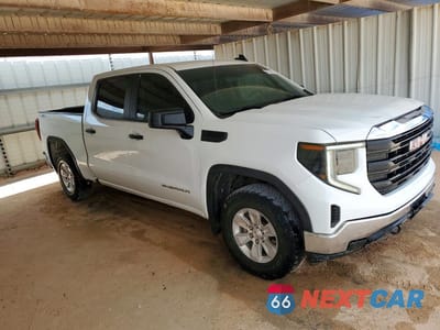 Czwarte zdjęcie samochodu z boku: 2023 GMC SIERRA K1500 VIN:1GTUUAED7PZ132931 - miniatura