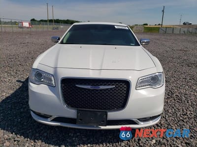 Piąte zdjęcie samochodu w środku: 2019 CHRYSLER 300 LIMITED VIN:2C3CCAKG0KH649109 - miniatura