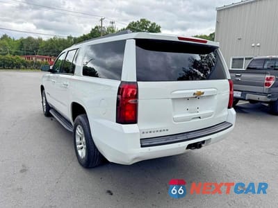 Drugie zdjęcie samochodu z przodu: 2019 CHEVROLET SUBURBAN K1500 LT VIN:1GNSKHKC1KR273818 - miniatura