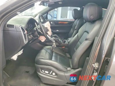 Zdjęcie 7 z 13 samochodu: 2020 PORSCHE CAYENNE VIN:WP1AA2AY2LDA08176 - miniatura
