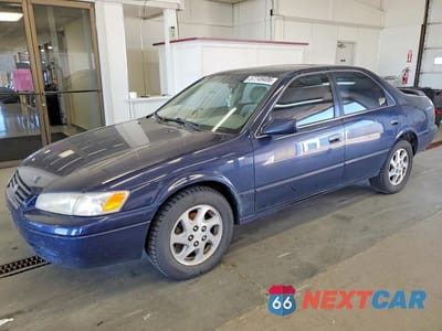 1999 TOYOTA CAMRY LE V6 4T1BF22K2XU082314 - główne zdjęcie licytacji z USA - miniatura