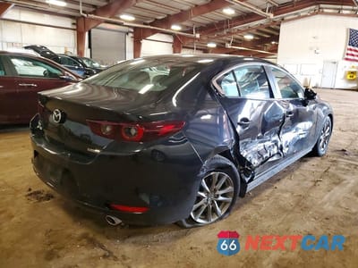 Trzecie zdjęcie samochodu z tyłu: 2024 MAZDA 3 VIN:3MZBPAAM8RM417059 - miniatura