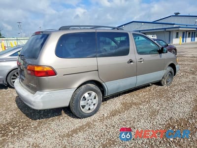 Trzecie zdjęcie samochodu z tyłu: 1999 TOYOTA SIENNA LE VIN:4T3ZF13CXXU166498 - miniatura