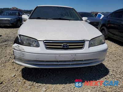 Piąte zdjęcie samochodu w środku: 2001 TOYOTA CAMRY CE VIN:4T1BG22K11U868917 - miniatura