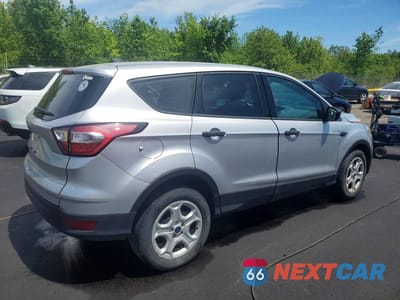 Trzecie zdjęcie samochodu z tyłu: 2017 FORD ESCAPE S VIN:1FMCU0F7XHUD54498 - miniatura