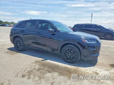 Czwarte zdjęcie samochodu z boku: 2025 HONDA HR-V SPORT VIN:3CZRZ1H51SM729539 - miniatura
