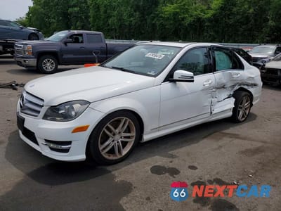 2013 MERCEDES-BENZ C 300 4MATIC WDDGF8AB1DR281275 - główne zdjęcie licytacji z USA - miniatura
