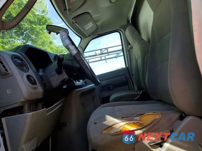 Zdjęcie 7 z 13 samochodu: 2013 FORD ECONOLINE E350 SUPER DUTY CUTAWAY VAN VIN:1FDWE3FL0DDA05708 - miniatura