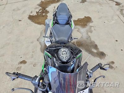 Piąte zdjęcie samochodu w środku: 2020 KAWASAKI ZR1000 K VIN:JKAZRCK1XLA002612 - miniatura