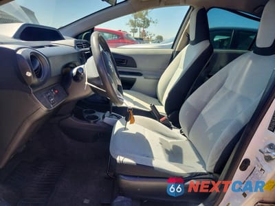 Zdjęcie 7 z 12 samochodu: 2013 TOYOTA PRIUS C ONE VIN:JTDKDTB39D1057349 - miniatura
