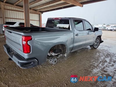 Trzecie zdjęcie samochodu z tyłu: 2026 CHEVROLET SILVERADO K1500 RST VIN:3GCUKEE84TG206316 - miniatura