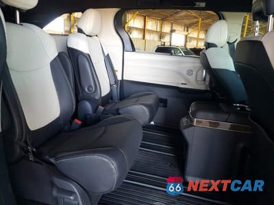 Zdjęcie 11 z 13 samochodu: 2026 TOYOTA SIENNA PLATINUM 7-PASSENGER VIN:5TDESKFC3TS251125 - miniatura