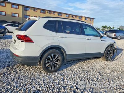Trzecie zdjęcie samochodu z tyłu: 2022 VOLKSWAGEN TIGUAN S VIN:3VV1B7AX1NM004261 - miniatura
