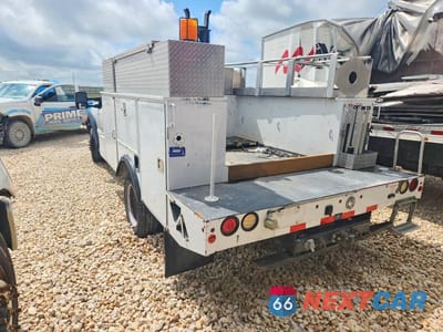 Trzecie zdjęcie samochodu z tyłu: 2013 FORD F450 BUCKET TRUCK VIN:1FDUF4GY5DEA87434 - miniatura