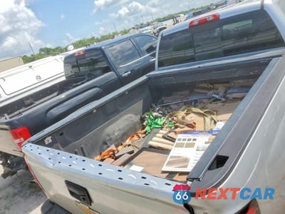 Zdjęcie 10 z 13 samochodu: 2018 CHEVROLET SILVERADO C2500 HEAVY DUTY LT VIN:1GC1CVEG8JF185847 - miniatura