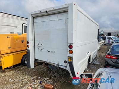 Trzecie zdjęcie samochodu z tyłu: 2018 ISUZU NPR REACH - DELIVERY VAN VIN:JALB4T17XJ7W02311 - miniatura