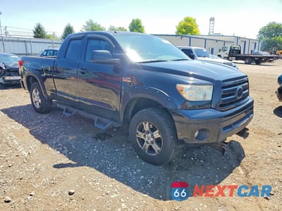 Czwarte zdjęcie samochodu z boku: 2011 TOYOTA TUNDRA DOUBLE CAB SR5 VIN:5TFUY5F18BX161682 - miniatura
