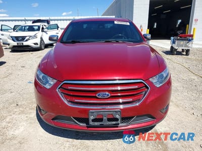 Piąte zdjęcie samochodu w środku: 2017 FORD TAURUS LIMITED VIN:1FAHP2F85HG111711 - miniatura