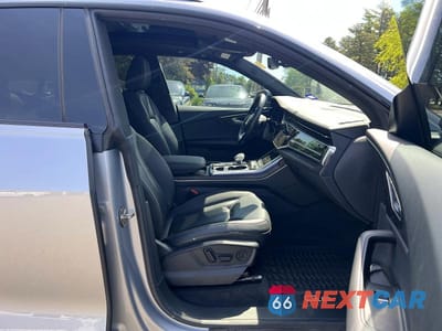 Piąte zdjęcie samochodu w środku: 2020 AUDI Q8 PREMIUM PLUS S-LINE VIN:WA1EVAF14LD002337 - miniatura