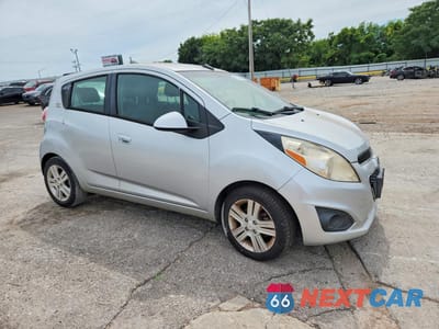 Czwarte zdjęcie samochodu z boku: 2014 CHEVROLET SPARK 1LT VIN:KL8CD6S90EC409310 - miniatura