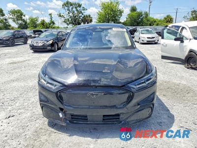 Piąte zdjęcie samochodu w środku: 2023 FORD MUSTANG MACH-E PREMIUM VIN:3FMTK3SU3PMA85301 - miniatura